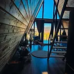The Sun House בית נופש *